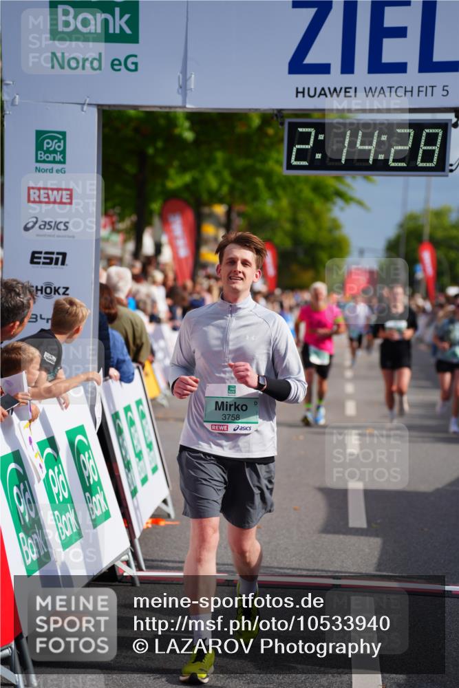 20.09.2026 - PSD Bank Halbmarathon LAZAROV Photography http://msf.ph/oto/10533940 20.09.2026 12:14:27 Ziel 1848, 2721, 2834, 3055, 3416, 3758 meine-sportfotos.de