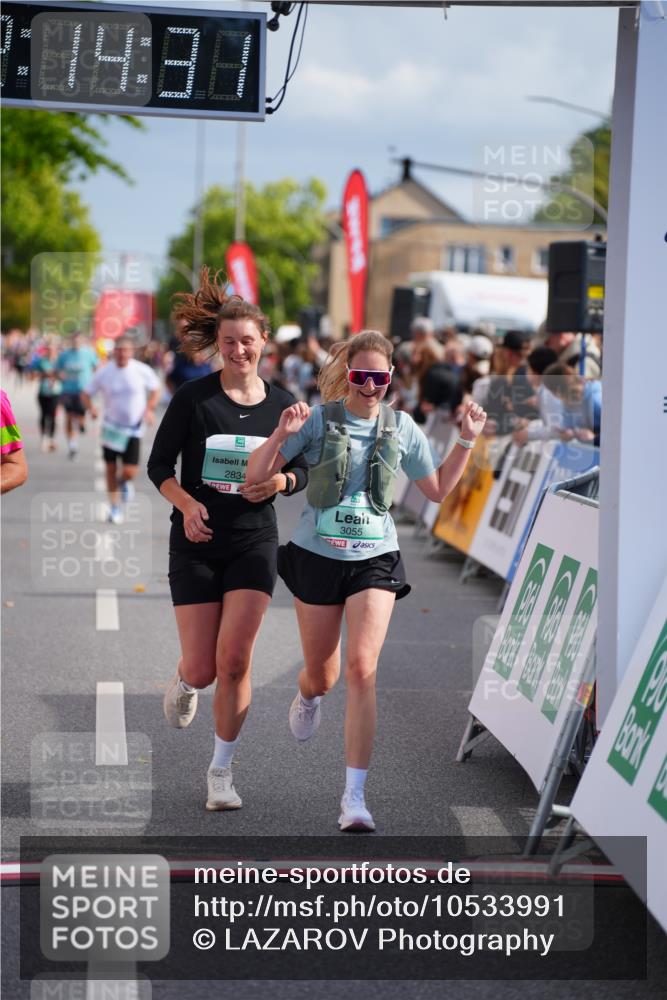 20.09.2026 - PSD Bank Halbmarathon LAZAROV Photography http://msf.ph/oto/10533991 20.09.2026 12:14:31 Ziel 2721, 2834, 3055, 3416, 3758, 3946 meine-sportfotos.de