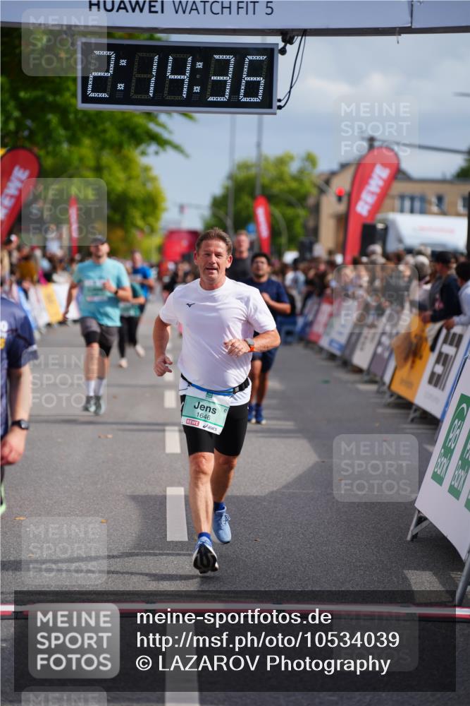 20.09.2026 - PSD Bank Halbmarathon LAZAROV Photography http://msf.ph/oto/10534039 20.09.2026 12:14:36 Ziel 1646, 2415, 2721, 2834, 3055, 3498, 3946 meine-sportfotos.de