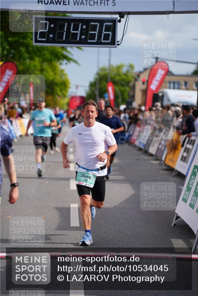 20.09.2026 - PSD Bank Halbmarathon LAZAROV Photography http://msf.ph/oto/10534045 20.09.2026 12:14:36 Ziel 1646, 2415, 2721, 2834, 3055, 3498, 3946 meine-sportfotos.de