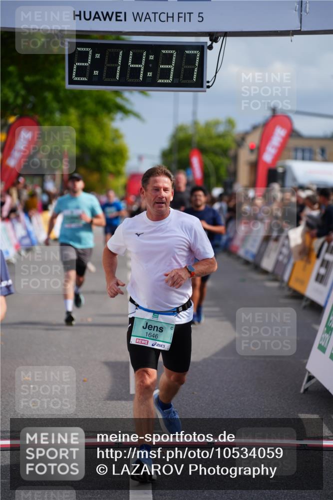 20.09.2026 - PSD Bank Halbmarathon LAZAROV Photography http://msf.ph/oto/10534059 20.09.2026 12:14:37 Ziel 1501, 1646, 2415, 2721, 2834, 3055, 3498, 3946 meine-sportfotos.de