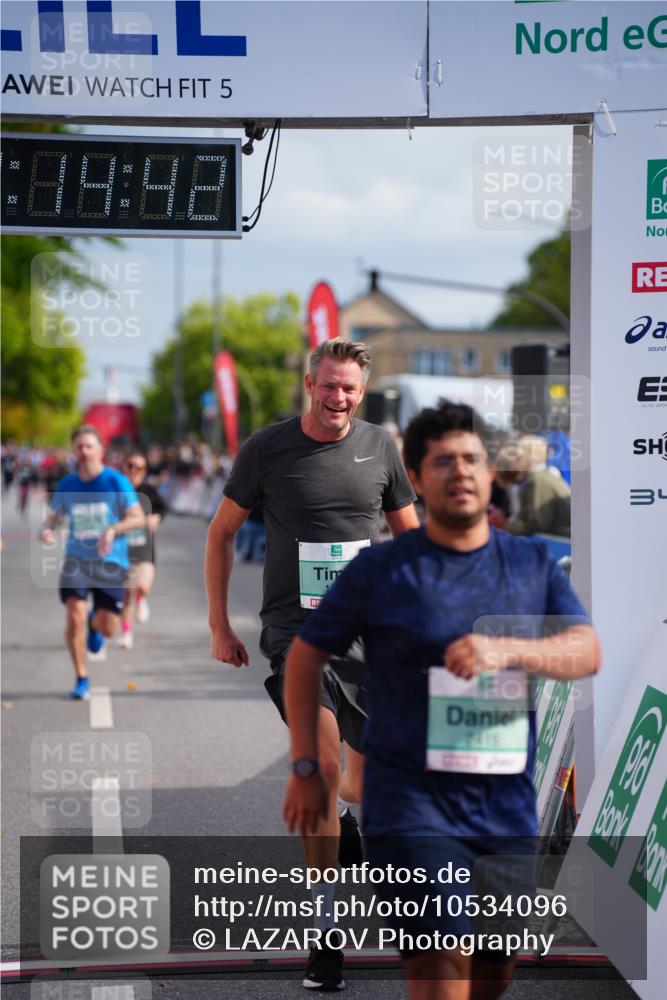 20.09.2026 - PSD Bank Halbmarathon LAZAROV Photography http://msf.ph/oto/10534096 20.09.2026 12:14:41 Ziel 1501, 1646, 1703, 2259, 2415, 3498, 3946 meine-sportfotos.de