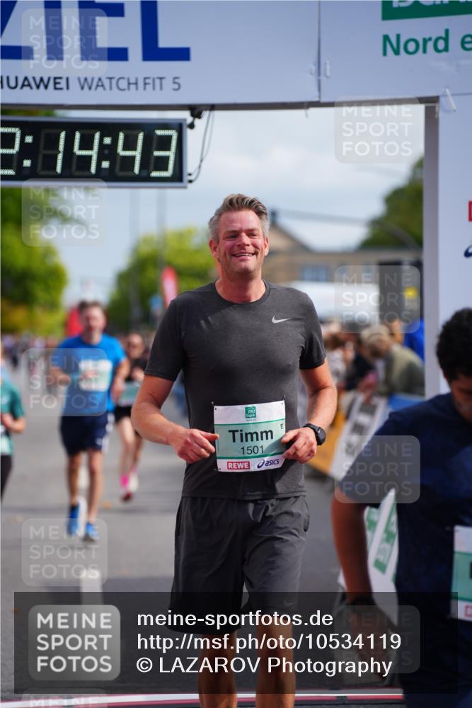20.09.2026 - PSD Bank Halbmarathon LAZAROV Photography http://msf.ph/oto/10534119 20.09.2026 12:14:42 Ziel 1501, 1646, 1703, 2259, 2415, 3126, 3498, 3946 meine-sportfotos.de