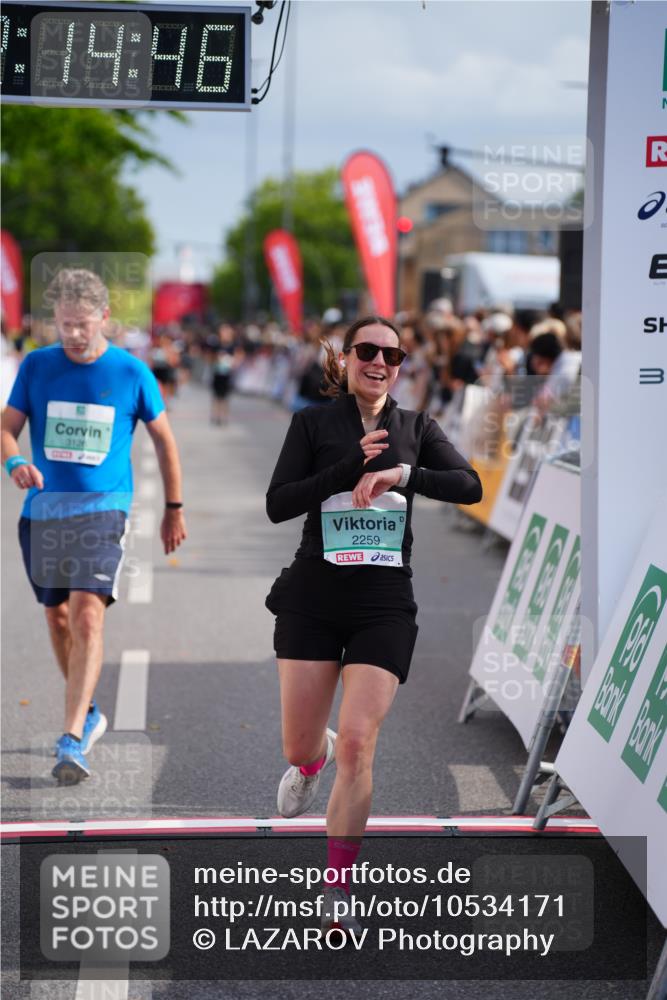 20.09.2026 - PSD Bank Halbmarathon LAZAROV Photography http://msf.ph/oto/10534171 20.09.2026 12:14:45 Ziel 1501, 1703, 2259, 2415, 3126, 3498 meine-sportfotos.de