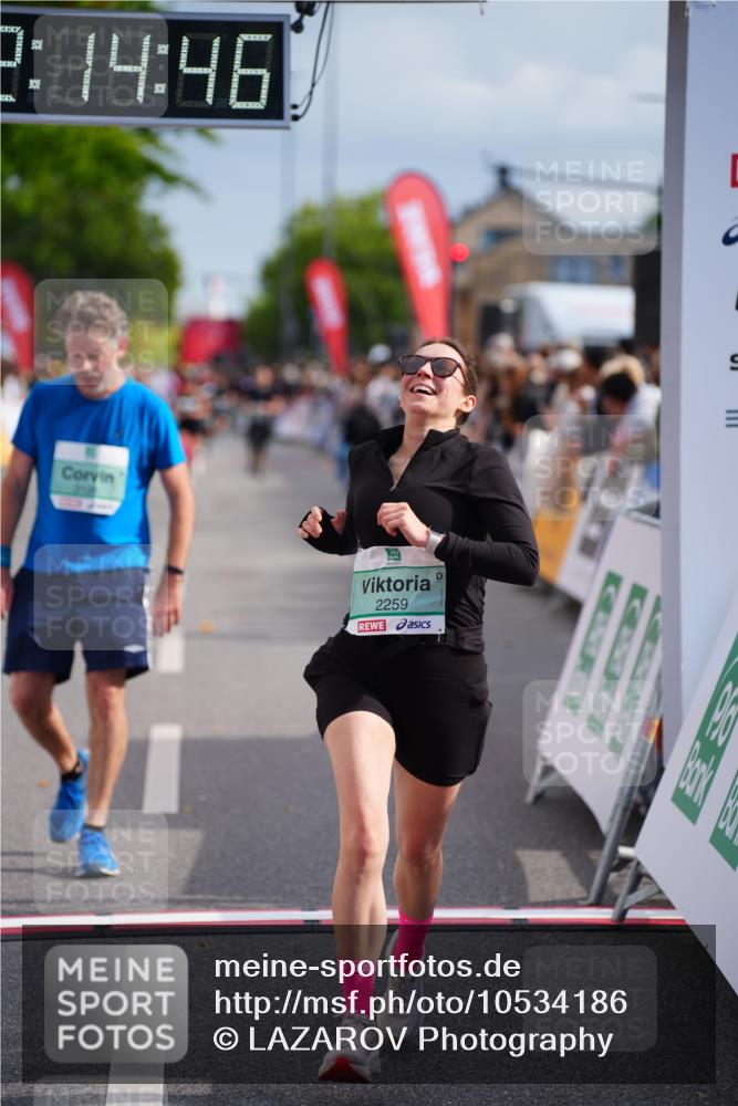 20.09.2026 - PSD Bank Halbmarathon LAZAROV Photography http://msf.ph/oto/10534186 20.09.2026 12:14:46 Ziel 1501, 1703, 2259, 2415, 3126, 3498 meine-sportfotos.de