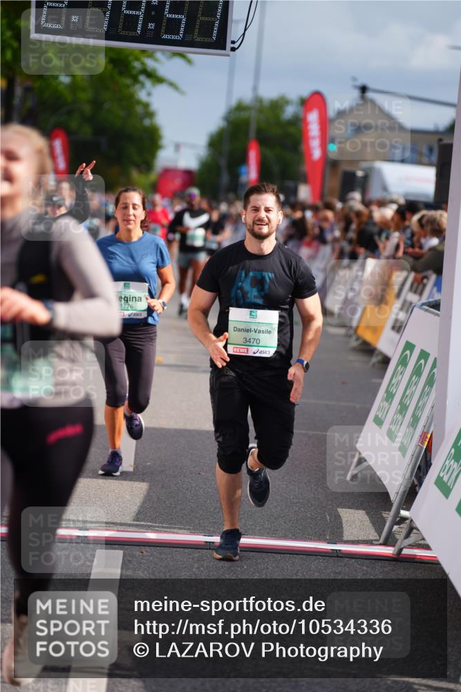 20.09.2026 - PSD Bank Halbmarathon LAZAROV Photography http://msf.ph/oto/10534336 20.09.2026 12:14:56 Ziel 1626, 1776, 2700, 3282, 3470, 3499 meine-sportfotos.de