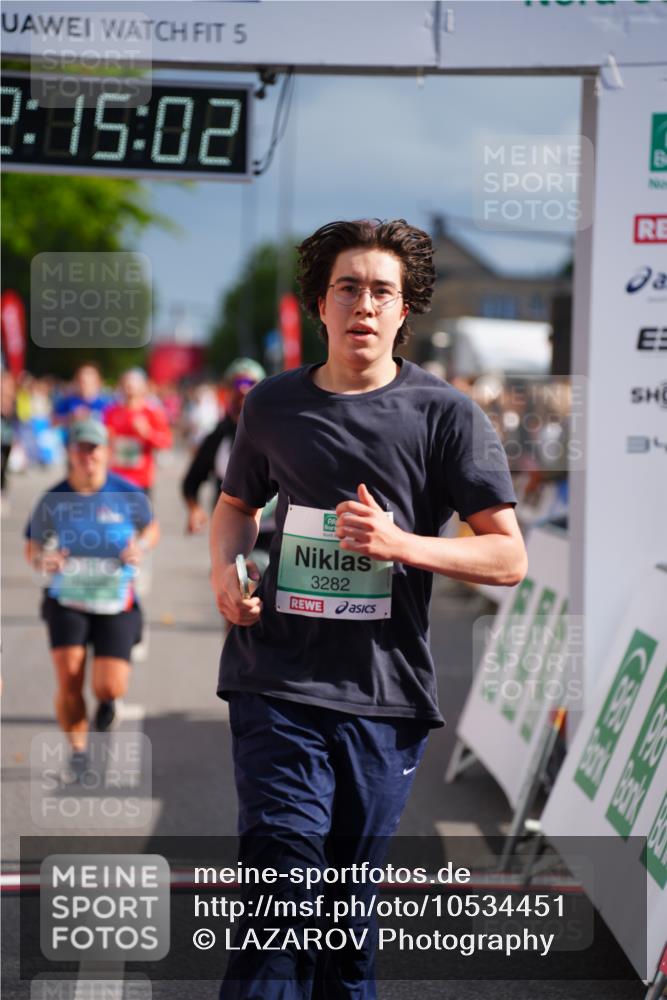 20.09.2026 - PSD Bank Halbmarathon LAZAROV Photography http://msf.ph/oto/10534451 20.09.2026 12:15:01 Ziel 1626, 1776, 1910, 2634, 2700, 3282, 3403, 3456, 3470, 3499 meine-sportfotos.de