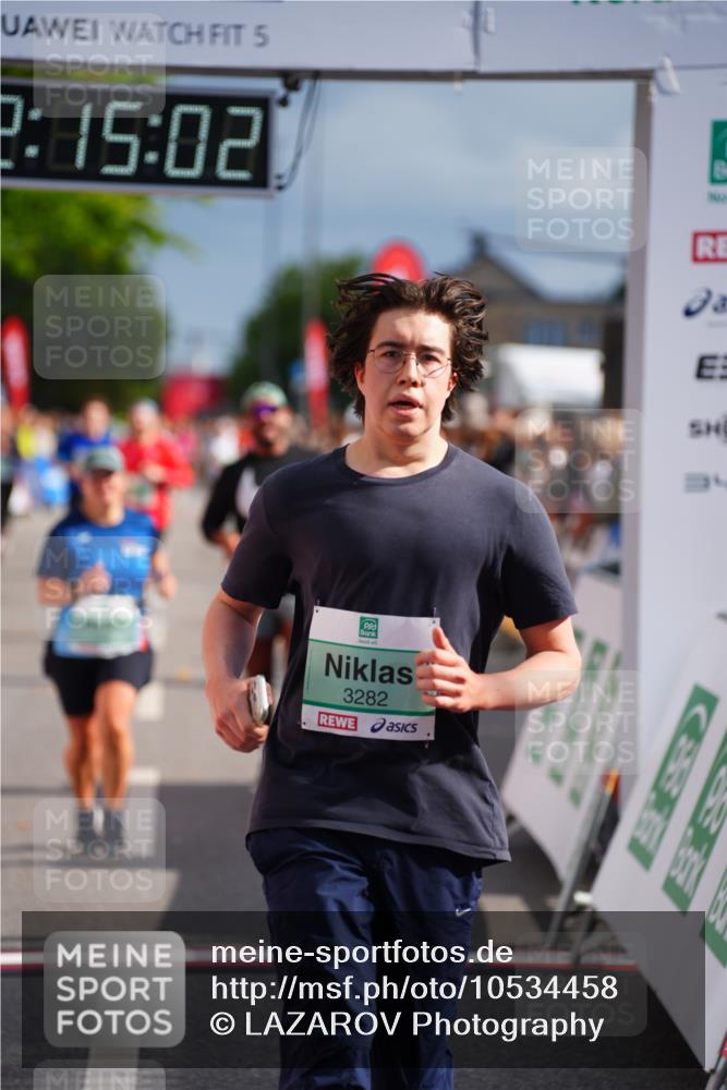 20.09.2026 - PSD Bank Halbmarathon LAZAROV Photography http://msf.ph/oto/10534458 20.09.2026 12:15:01 Ziel 1626, 1776, 1910, 2634, 2700, 3282, 3403, 3456, 3470, 3499 meine-sportfotos.de