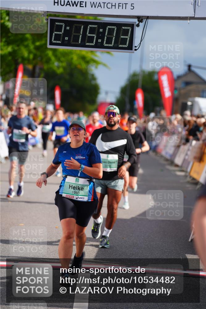 20.09.2026 - PSD Bank Halbmarathon LAZAROV Photography http://msf.ph/oto/10534482 20.09.2026 12:15:02 Ziel 1626, 1776, 1910, 2523, 2634, 2700, 3282, 3403, 3456, 3470, 3499 meine-sportfotos.de