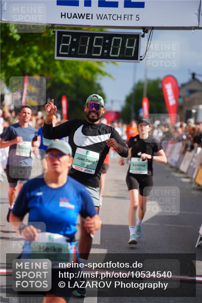 20.09.2026 - PSD Bank Halbmarathon LAZAROV Photography http://msf.ph/oto/10534540 20.09.2026 12:15:04 Ziel 1626, 1776, 1910, 2116, 2523, 2634, 2700, 3282, 3403, 3456, 3470, 4079 meine-sportfotos.de