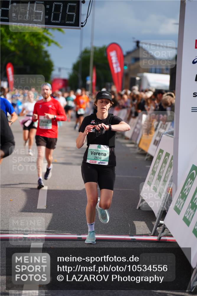 20.09.2026 - PSD Bank Halbmarathon LAZAROV Photography http://msf.ph/oto/10534556 20.09.2026 12:15:05 Ziel 1626, 1776, 1910, 2116, 2523, 2634, 2700, 3282, 3403, 3456, 3470, 4079 meine-sportfotos.de