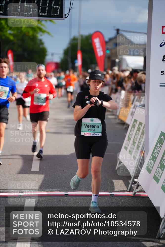 20.09.2026 - PSD Bank Halbmarathon LAZAROV Photography http://msf.ph/oto/10534578 20.09.2026 12:15:05 Ziel 1626, 1776, 1910, 2116, 2523, 2634, 2700, 3282, 3403, 3456, 3470, 4079 meine-sportfotos.de