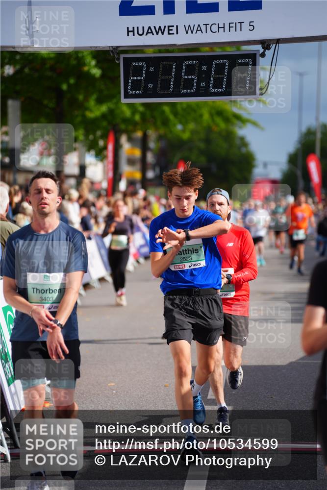 20.09.2026 - PSD Bank Halbmarathon LAZAROV Photography http://msf.ph/oto/10534599 20.09.2026 12:15:06 Ziel 1626, 1910, 2116, 2523, 2634, 3282, 3403, 3456, 4079 meine-sportfotos.de