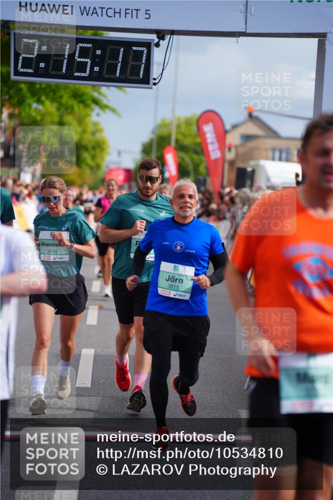20.09.2026 - PSD Bank Halbmarathon LAZAROV Photography http://msf.ph/oto/10534810 20.09.2026 12:15:17 Ziel 1379, 2348, 2655, 2831, 2861, 3031, 3056, 3118, 3723, 3815, 4473, 4474, 4475 meine-sportfotos.de