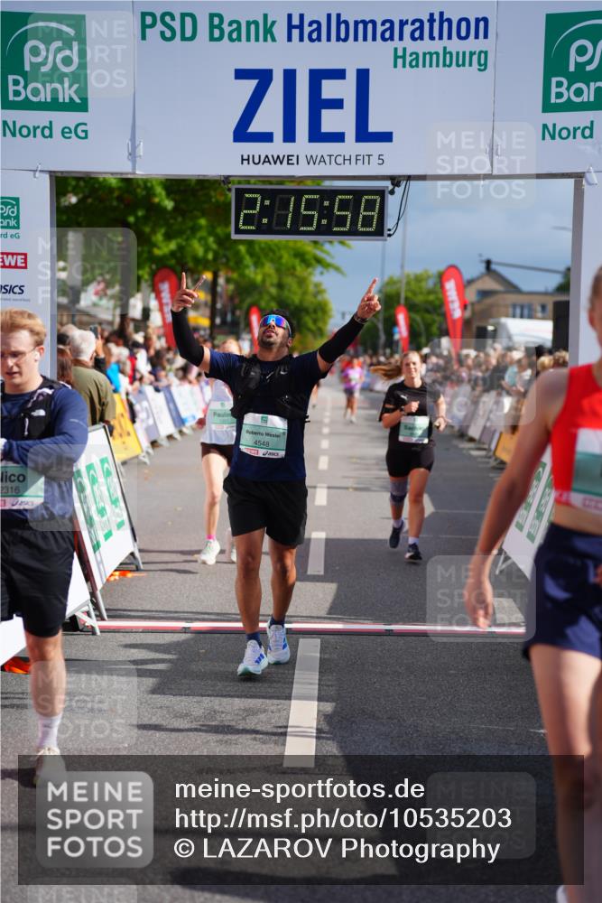 20.09.2026 - PSD Bank Halbmarathon LAZAROV Photography http://msf.ph/oto/10535203 20.09.2026 12:15:57 Ziel 1201, 2316, 2576, 3202, 4381, 4382, 4548, 4606 meine-sportfotos.de