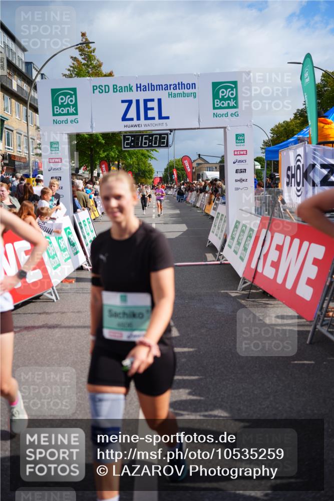 20.09.2026 - PSD Bank Halbmarathon LAZAROV Photography http://msf.ph/oto/10535259 20.09.2026 12:16:02 Ziel 1201, 1992, 2316, 4548, 4606 meine-sportfotos.de