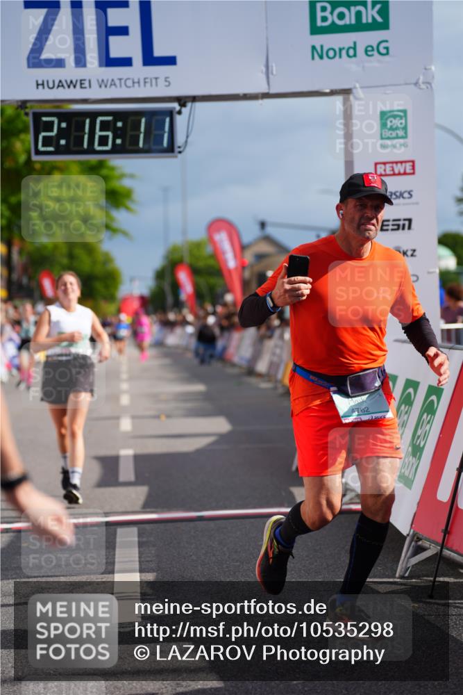 20.09.2026 - PSD Bank Halbmarathon LAZAROV Photography http://msf.ph/oto/10535298 20.09.2026 12:16:11 Ziel 1992, 2989, 3850, 4536, 4782 meine-sportfotos.de