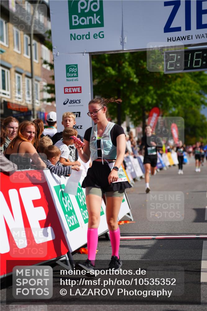 20.09.2026 - PSD Bank Halbmarathon LAZAROV Photography http://msf.ph/oto/10535352 20.09.2026 12:16:18 Ziel 1817, 3850, 4592, 4782 meine-sportfotos.de
