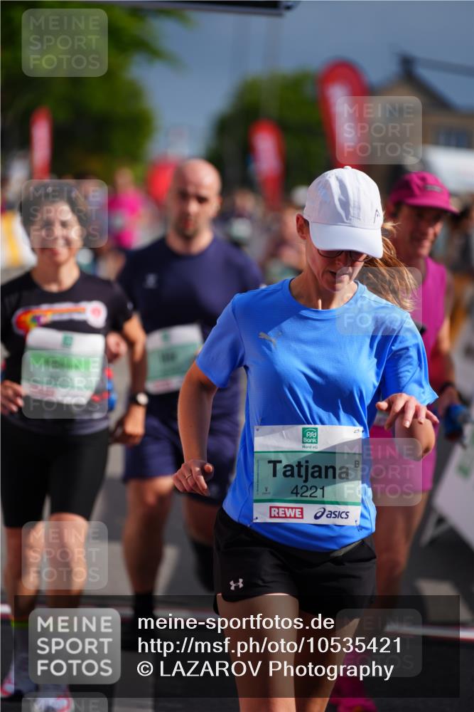 20.09.2026 - PSD Bank Halbmarathon LAZAROV Photography http://msf.ph/oto/10535421 20.09.2026 12:16:29 Ziel 1611, 1817, 3248, 4090, 4221, 4222, 4619 meine-sportfotos.de