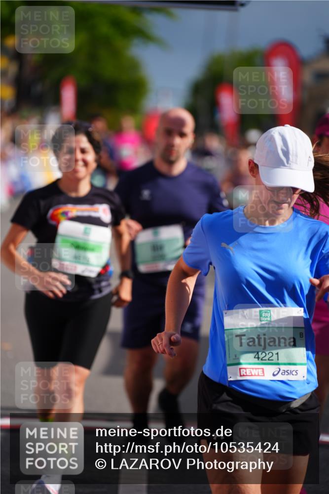 20.09.2026 - PSD Bank Halbmarathon LAZAROV Photography http://msf.ph/oto/10535424 20.09.2026 12:16:29 Ziel 1611, 1817, 3248, 4090, 4221, 4222, 4619 meine-sportfotos.de