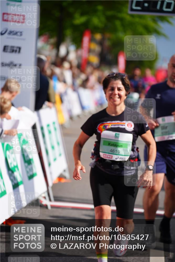 20.09.2026 - PSD Bank Halbmarathon LAZAROV Photography http://msf.ph/oto/10535427 20.09.2026 12:16:30 Ziel 1611, 1971, 3248, 4090, 4221, 4222, 4619 meine-sportfotos.de