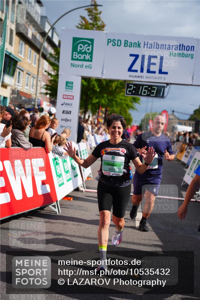 20.09.2026 - PSD Bank Halbmarathon LAZAROV Photography http://msf.ph/oto/10535432 20.09.2026 12:16:30 Ziel 1611, 1971, 3248, 4090, 4221, 4222, 4619 meine-sportfotos.de