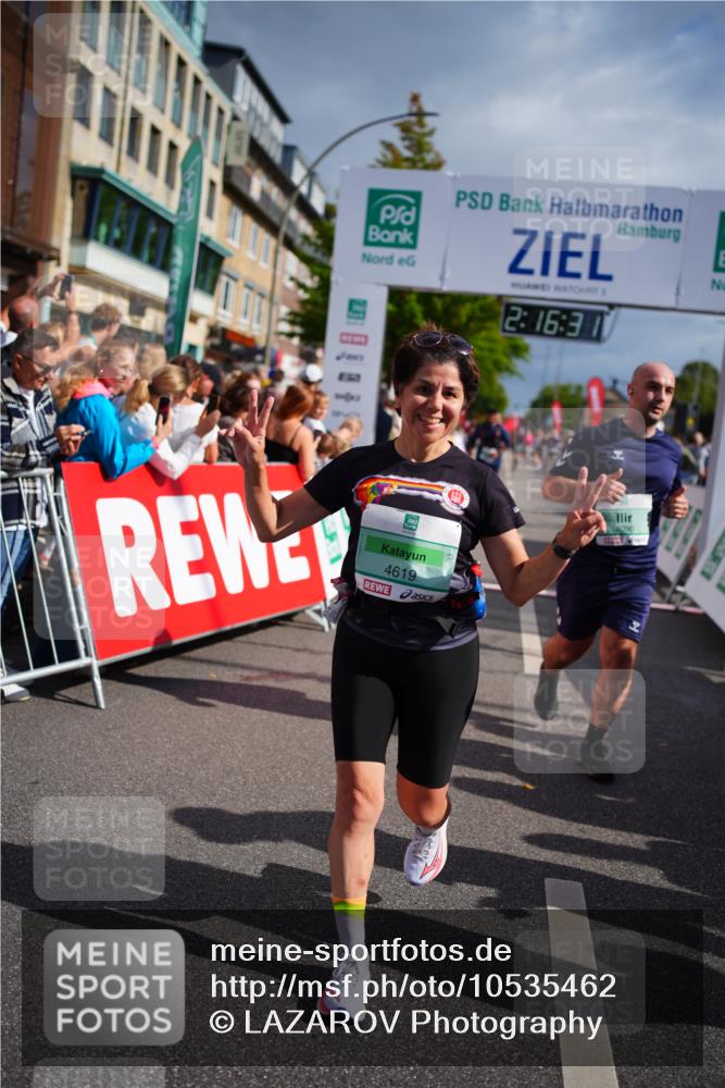 20.09.2026 - PSD Bank Halbmarathon LAZAROV Photography http://msf.ph/oto/10535462 20.09.2026 12:16:31 Ziel 1611, 1971, 3248, 4090, 4221, 4222, 4619 meine-sportfotos.de