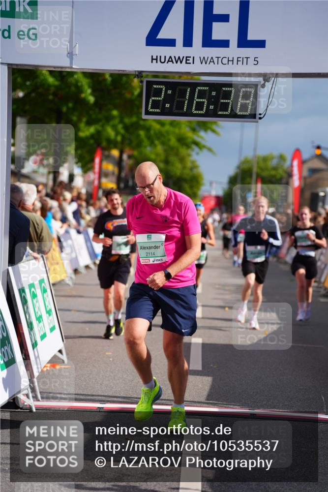 20.09.2026 - PSD Bank Halbmarathon LAZAROV Photography http://msf.ph/oto/10535537 20.09.2026 12:16:38 Ziel 1611, 1649, 1971, 2070, 2114, 2792, 3318, 3911 meine-sportfotos.de