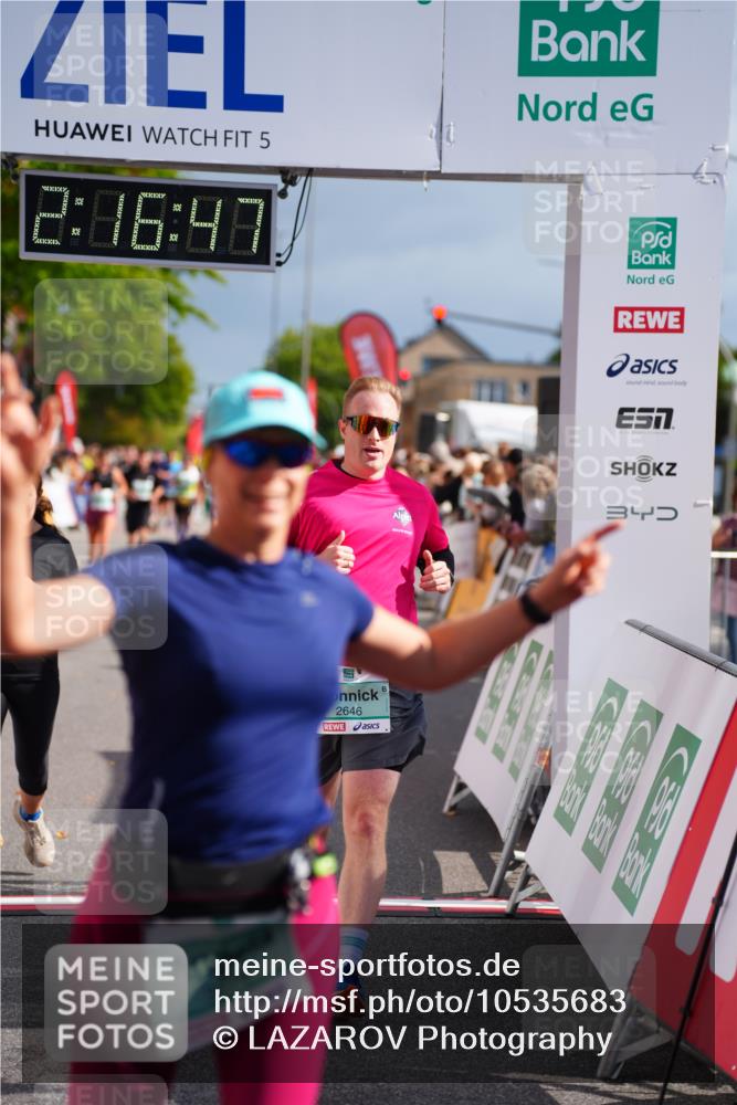 20.09.2026 - PSD Bank Halbmarathon LAZAROV Photography http://msf.ph/oto/10535683 20.09.2026 12:16:47 Ziel 1649, 2070, 2574, 2646, 2792, 3274, 3318, 3719, 3911 meine-sportfotos.de