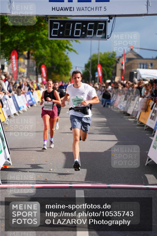 20.09.2026 - PSD Bank Halbmarathon LAZAROV Photography http://msf.ph/oto/10535743 20.09.2026 12:16:52 Ziel 1060, 2574, 2646, 3274, 3477, 3611 meine-sportfotos.de