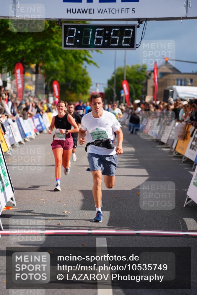 20.09.2026 - PSD Bank Halbmarathon LAZAROV Photography http://msf.ph/oto/10535749 20.09.2026 12:16:52 Ziel 1060, 2574, 2646, 3274, 3477, 3611 meine-sportfotos.de