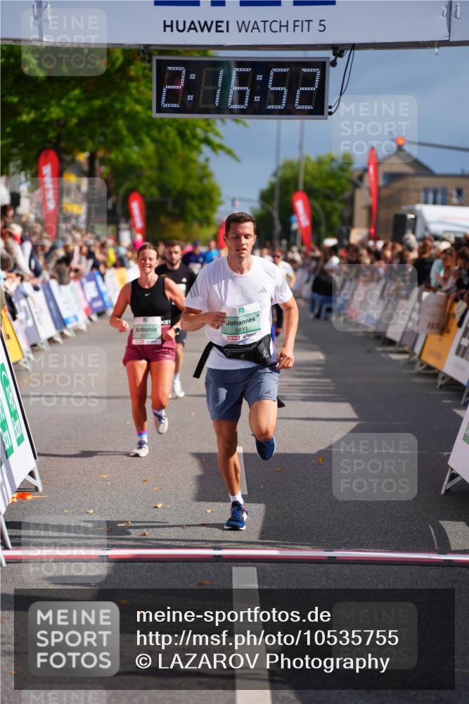 20.09.2026 - PSD Bank Halbmarathon LAZAROV Photography http://msf.ph/oto/10535755 20.09.2026 12:16:52 Ziel 1060, 2574, 2646, 3274, 3477, 3611 meine-sportfotos.de