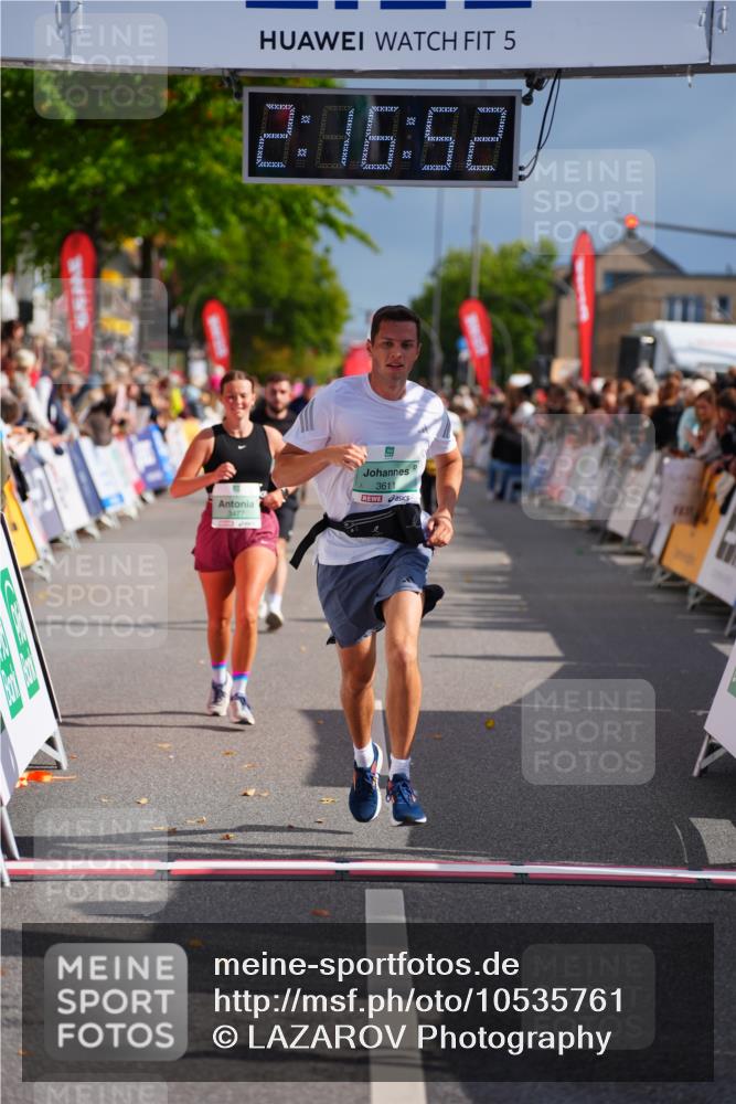 20.09.2026 - PSD Bank Halbmarathon LAZAROV Photography http://msf.ph/oto/10535761 20.09.2026 12:16:52 Ziel 1060, 2574, 2646, 3274, 3477, 3611 meine-sportfotos.de