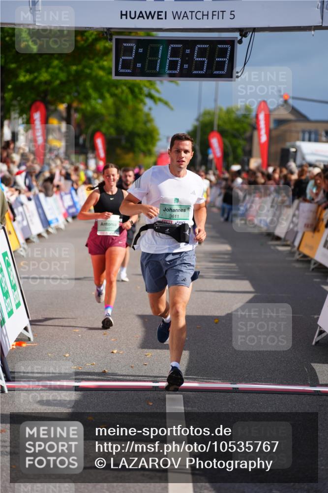 20.09.2026 - PSD Bank Halbmarathon LAZAROV Photography http://msf.ph/oto/10535767 20.09.2026 12:16:52 Ziel 1060, 2574, 2646, 3274, 3477, 3611 meine-sportfotos.de