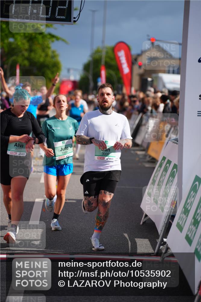 20.09.2026 - PSD Bank Halbmarathon LAZAROV Photography http://msf.ph/oto/10535902 20.09.2026 12:17:02 Ziel 1060, 1562, 1759, 1988, 2006, 2535, 3000, 3231, 4211, 4419, 4477 meine-sportfotos.de