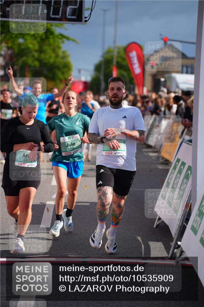 20.09.2026 - PSD Bank Halbmarathon LAZAROV Photography http://msf.ph/oto/10535909 20.09.2026 12:17:02 Ziel 1060, 1562, 1759, 1988, 2006, 2535, 3000, 3231, 4211, 4419, 4477 meine-sportfotos.de