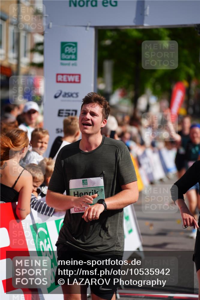 20.09.2026 - PSD Bank Halbmarathon LAZAROV Photography http://msf.ph/oto/10535942 20.09.2026 12:17:04 Ziel 1562, 1759, 1988, 2006, 2117, 2248, 2325, 2535, 3000, 3231, 4059, 4211, 4419, 4477 meine-sportfotos.de