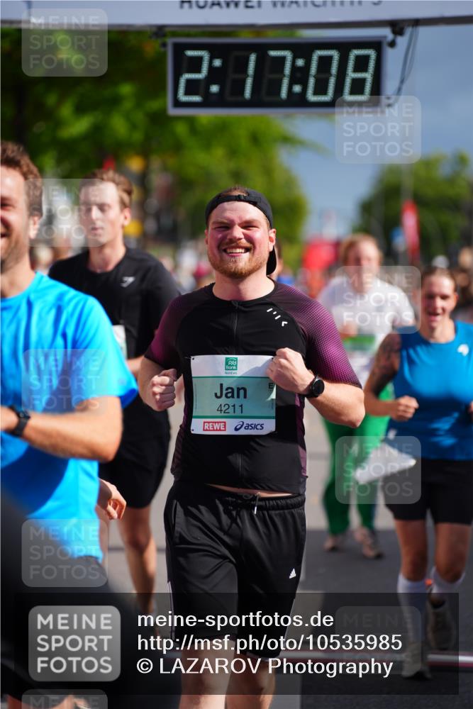 20.09.2026 - PSD Bank Halbmarathon LAZAROV Photography http://msf.ph/oto/10535985 20.09.2026 12:17:07 Ziel 1562, 1759, 1988, 2006, 2117, 2248, 2325, 3000, 3231, 4059, 4211, 4419, 4477 meine-sportfotos.de