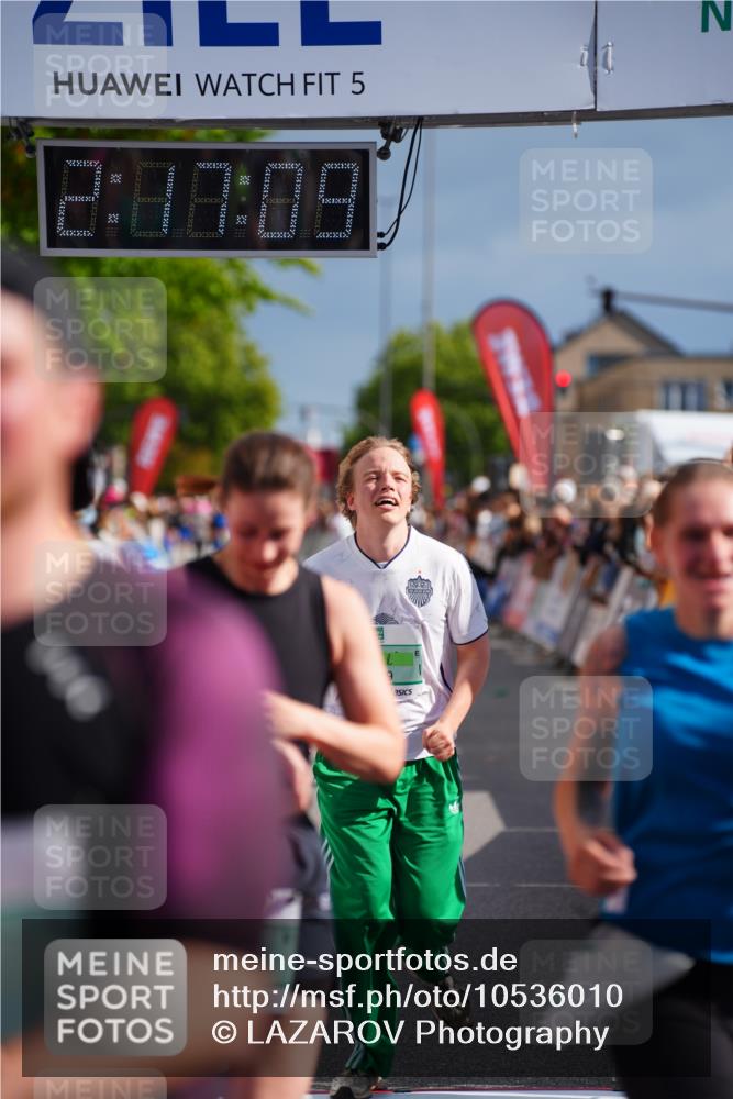 20.09.2026 - PSD Bank Halbmarathon LAZAROV Photography http://msf.ph/oto/10536010 20.09.2026 12:17:08 Ziel 1562, 1759, 1988, 2006, 2117, 2248, 2325, 3000, 3231, 4059, 4211, 4419, 4477 meine-sportfotos.de