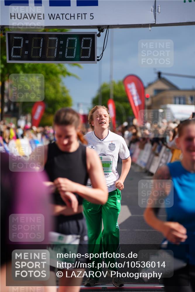 20.09.2026 - PSD Bank Halbmarathon LAZAROV Photography http://msf.ph/oto/10536014 20.09.2026 12:17:09 Ziel 1562, 1759, 1988, 2006, 2117, 2248, 2325, 3000, 4059, 4211, 4419, 4477 meine-sportfotos.de