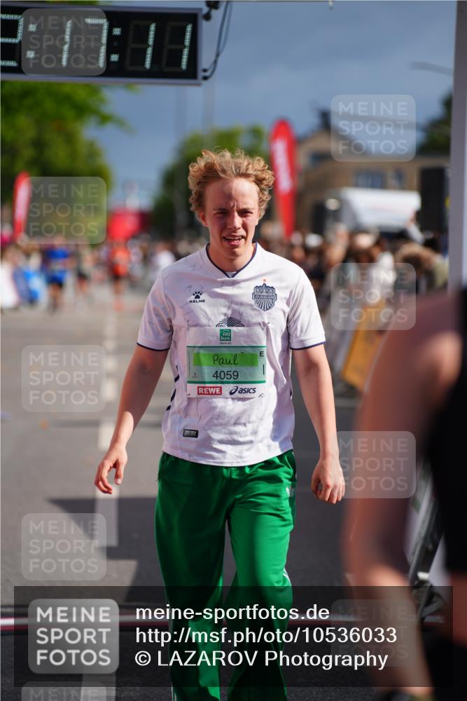 20.09.2026 - PSD Bank Halbmarathon LAZAROV Photography http://msf.ph/oto/10536033 20.09.2026 12:17:10 Ziel 1562, 1759, 1988, 2006, 2117, 2248, 2325, 3000, 4059, 4211, 4419, 4477 meine-sportfotos.de