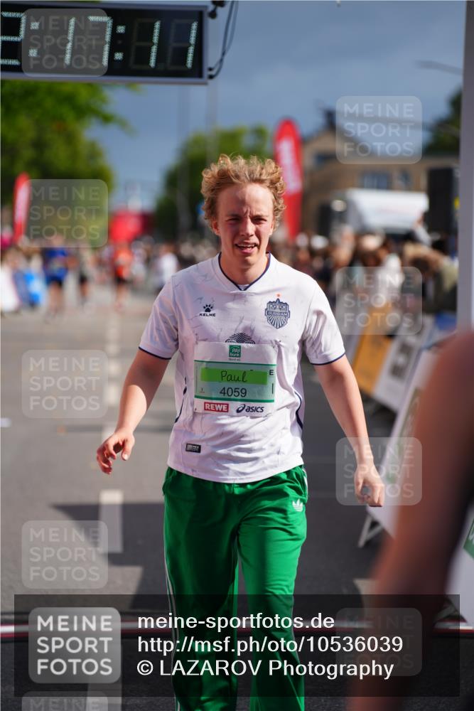 20.09.2026 - PSD Bank Halbmarathon LAZAROV Photography http://msf.ph/oto/10536039 20.09.2026 12:17:11 Ziel 1562, 1759, 2117, 2248, 2325, 4059, 4211, 4419 meine-sportfotos.de