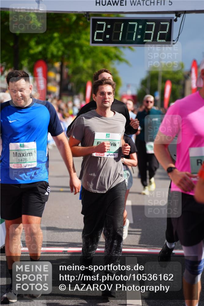 20.09.2026 - PSD Bank Halbmarathon LAZAROV Photography http://msf.ph/oto/10536162 20.09.2026 12:17:32 Ziel 1475, 1603, 2062, 2199, 2236, 2284, 2391, 2795, 2901, 3013, 3233, 3684, 4088, 4256 meine-sportfotos.de