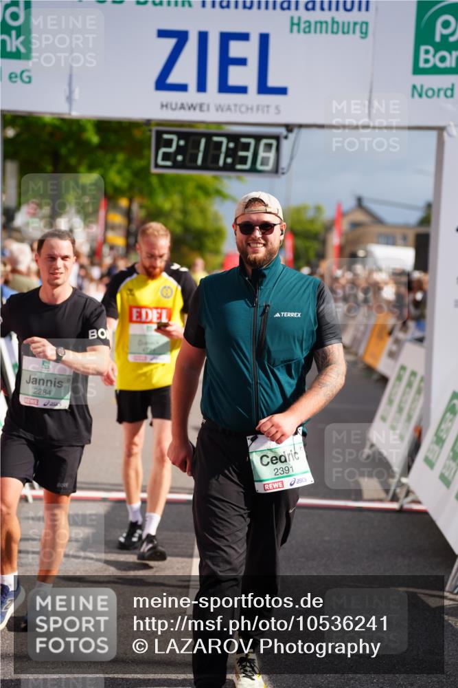 20.09.2026 - PSD Bank Halbmarathon LAZAROV Photography http://msf.ph/oto/10536241 20.09.2026 12:17:38 Ziel 1475, 1603, 1731, 2199, 2236, 2284, 2391, 2795, 2901, 3013, 3233, 3684, 4088, 4771 meine-sportfotos.de