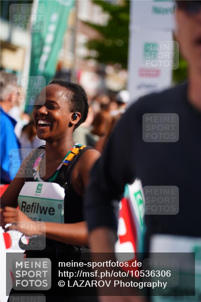 20.09.2026 - PSD Bank Halbmarathon LAZAROV Photography http://msf.ph/oto/10536306 20.09.2026 12:17:45 Ziel 1256, 1731, 2005, 2555, 3086, 3162, 3347, 3502, 3703, 4051, 4258, 4771 meine-sportfotos.de