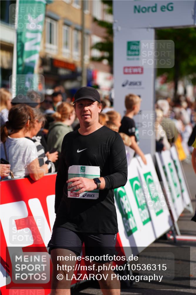 20.09.2026 - PSD Bank Halbmarathon LAZAROV Photography http://msf.ph/oto/10536315 20.09.2026 12:17:47 Ziel 1256, 1731, 2005, 2555, 3086, 3162, 3347, 3502, 3703, 4051, 4258 meine-sportfotos.de