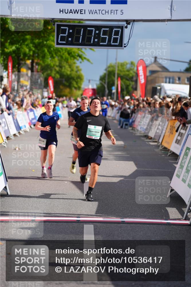 20.09.2026 - PSD Bank Halbmarathon LAZAROV Photography http://msf.ph/oto/10536417 20.09.2026 12:17:57 Ziel 1352, 1613, 1868, 3794, 3905 meine-sportfotos.de