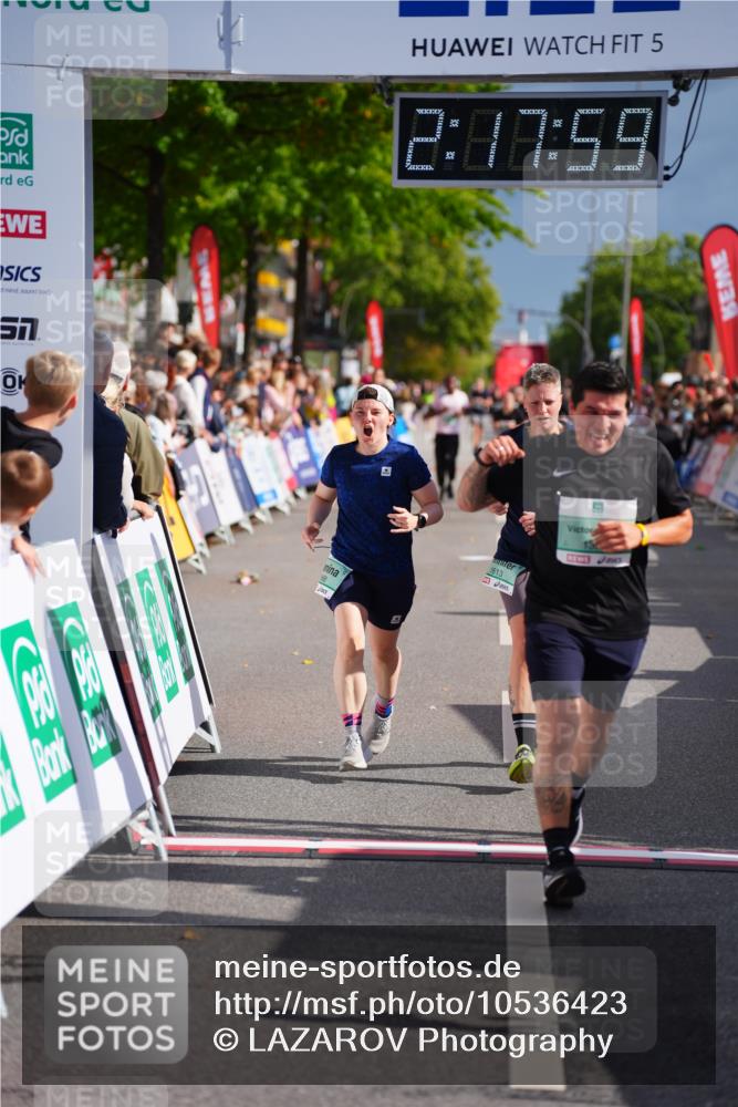 20.09.2026 - PSD Bank Halbmarathon LAZAROV Photography http://msf.ph/oto/10536423 20.09.2026 12:17:58 Ziel 1352, 1613, 1868, 3794, 3905 meine-sportfotos.de
