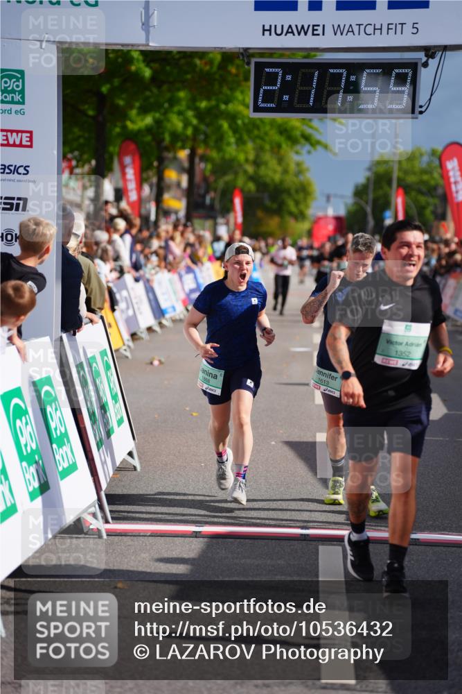 20.09.2026 - PSD Bank Halbmarathon LAZAROV Photography http://msf.ph/oto/10536432 20.09.2026 12:17:59 Ziel 1352, 1613, 1868, 3794, 3905 meine-sportfotos.de
