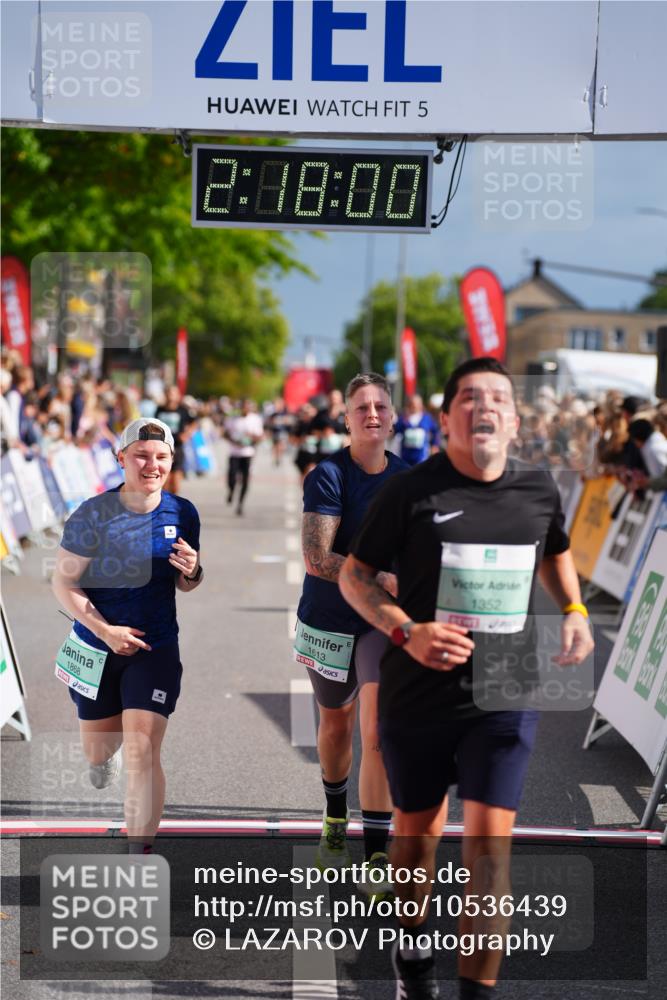 20.09.2026 - PSD Bank Halbmarathon LAZAROV Photography http://msf.ph/oto/10536439 20.09.2026 12:17:59 Ziel 1352, 1613, 1868, 3794, 3905 meine-sportfotos.de
